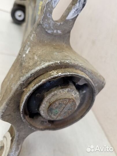 Рычаг передний левый нижний