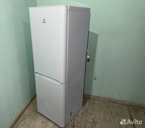 Холодильник indesit by