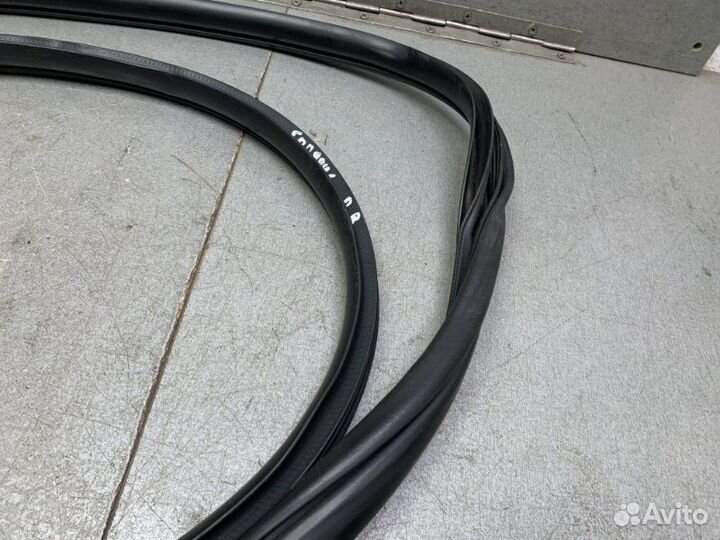 Уплотнитель двери передний правый Hyundai Solaris