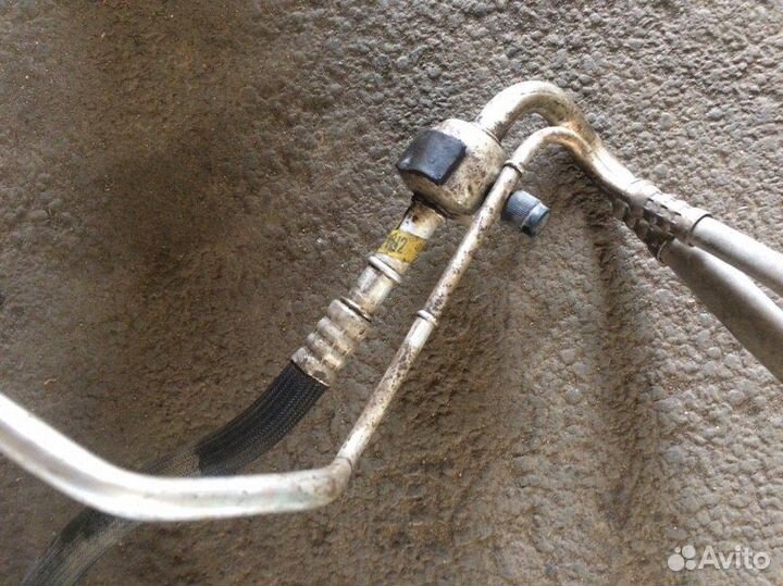 Трубка кондиционера Opel Astra H sedan Z16XER 2011