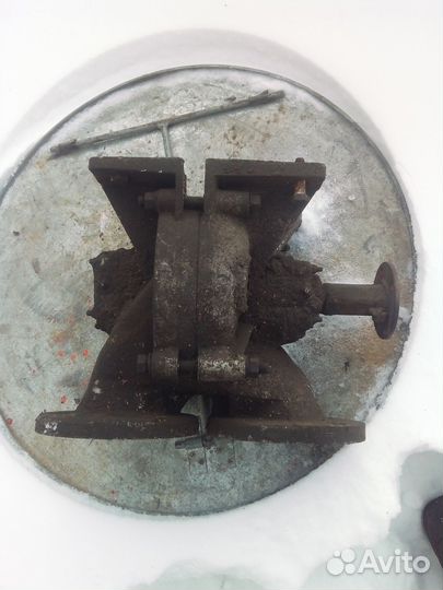 Насос для перикачки топлива(бензоавтозаправщик)