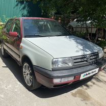 Volkswagen Vento 1.8 MT, 1995, битый, 300 000 км, с пробегом, цена 85 000 руб.