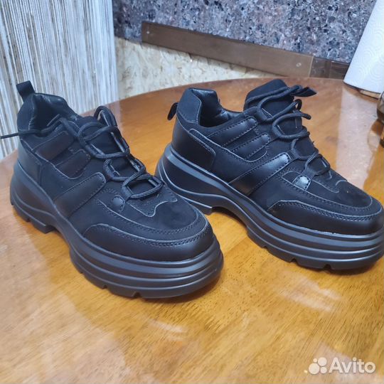 Кроссовки женские 38 размер черные