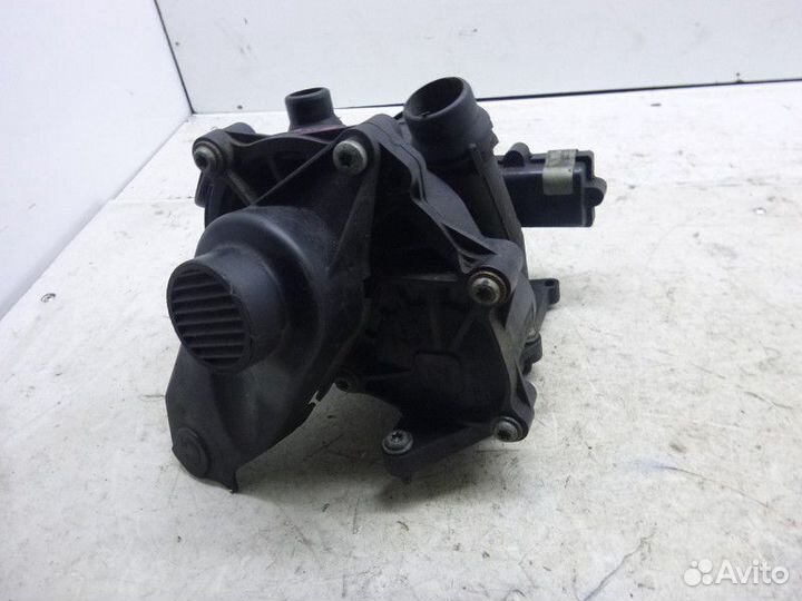 Насос водяной (помпа) audi Q5 2008