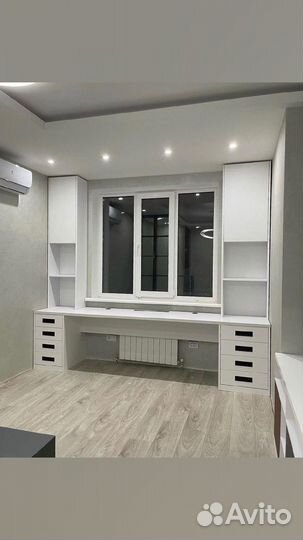 Стол в детскую