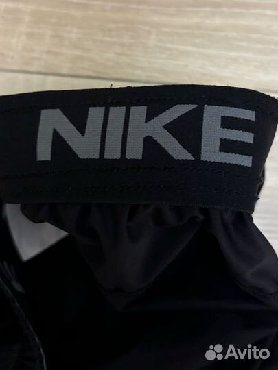 Спортивные шорты Nike