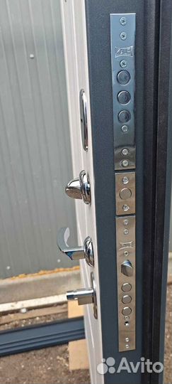 Дверь входная металлическая