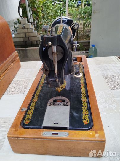 Ручная швейная машинка