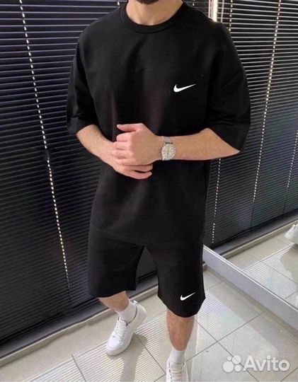 Мужской спортивный костюм