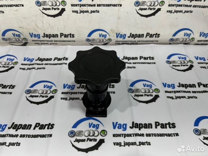 Болт крепления запасного колеса Audi A4 B7 ALT