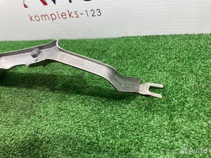 Кронштейн крыла передний левый Audi A6 С7