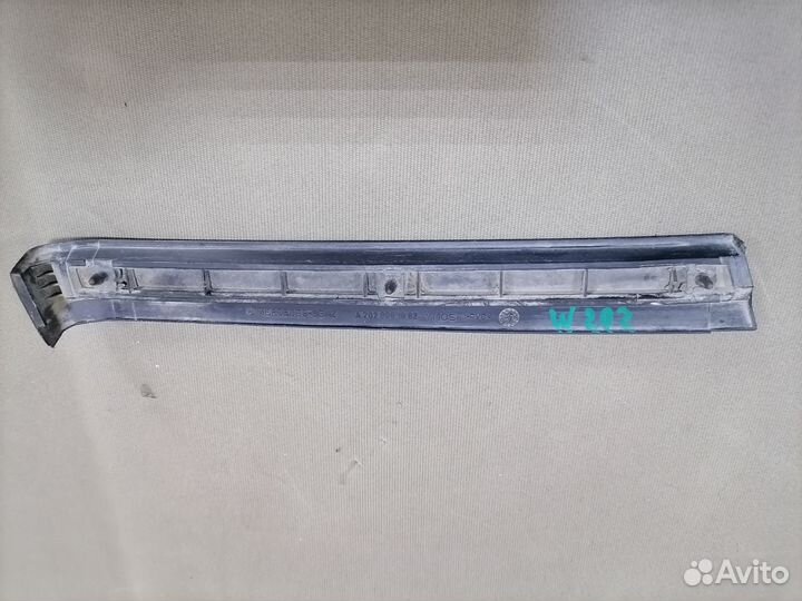 Молдинг крыла Mercedes C W202 перед.правый