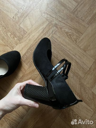 Туфли женские на каблуке