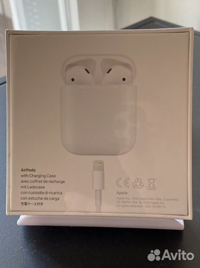 Наушники Apple AirPods with Charging Case