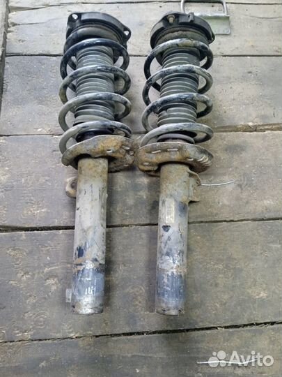 Стойки передние Volkswagen Passat B6 (Пассат Б6)