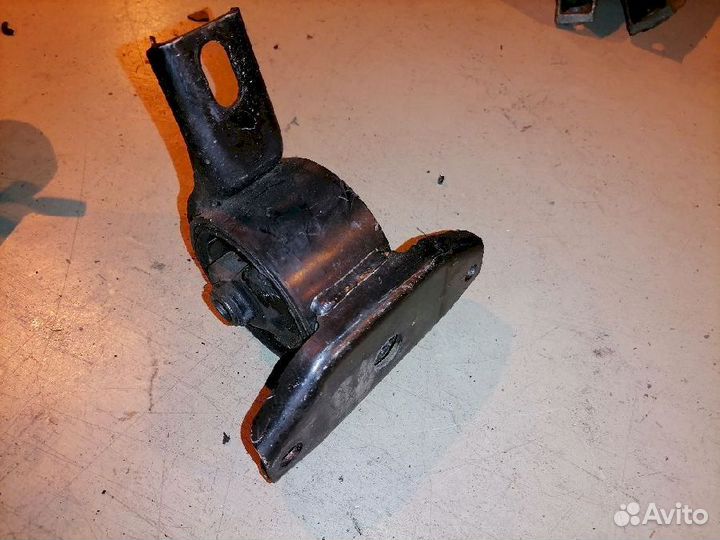 Опора двигателя (подушка двс) правая MN100098 Mits