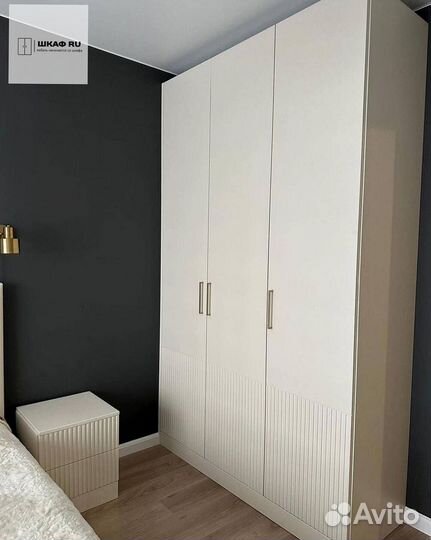 Шкаф с встроенной гладильной доской