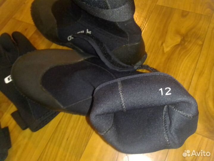 Гидроботинки и гидроперчатки для серфинга