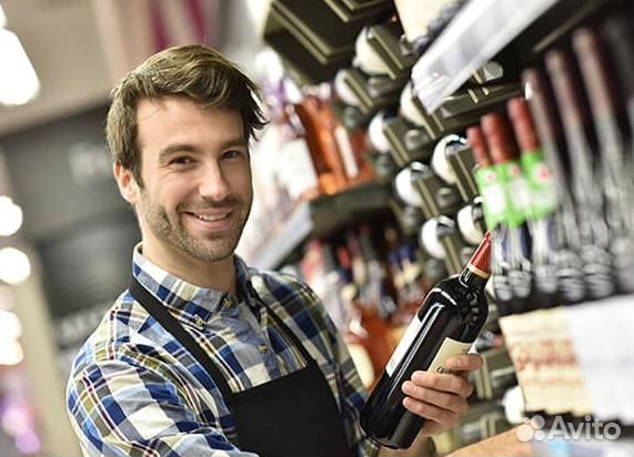 Сотрудник магазина гастрономии