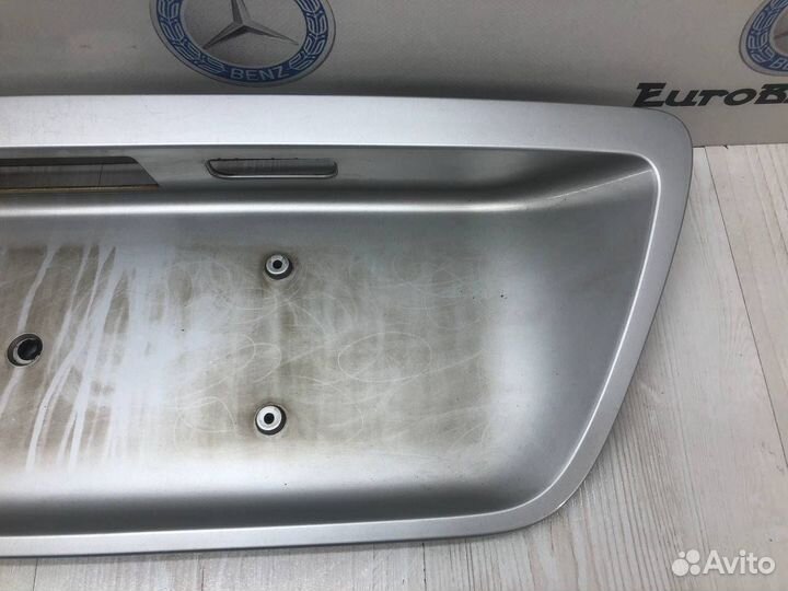 Накладка крышки багажника Mercedes W203 Wagon