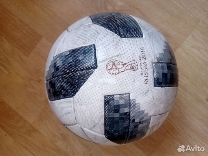 Футбольный мяч adidas telstar fifa 2018