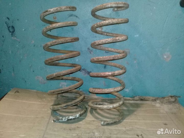 Пружина задняя Nissan AD Y10 1997г