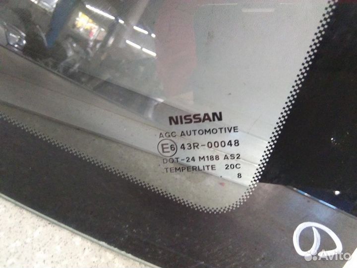 Стекло кузовное глухое правое Nissan Qashqai (J10)