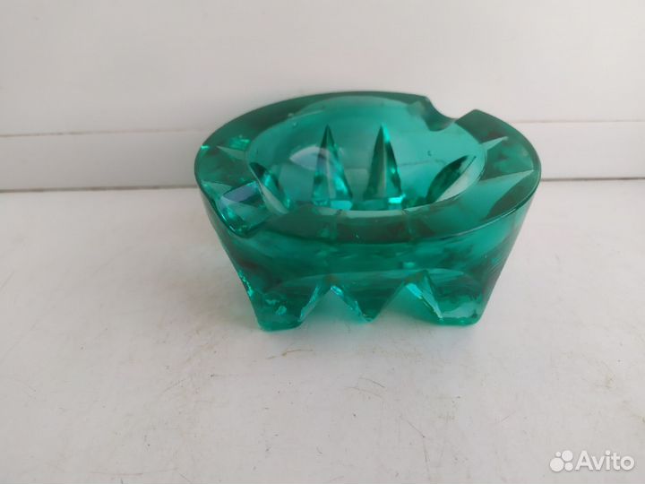 Пепельница старинная, изумрудное зеленое стекло