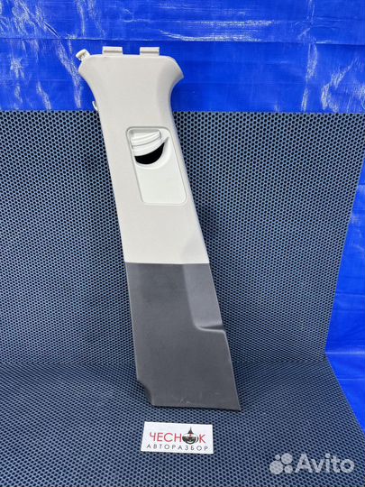 Обшивка средней стойки левая Touareg NF FL нф фл