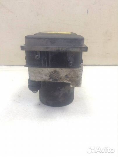 Блок ABS (насос) Toyota Camry