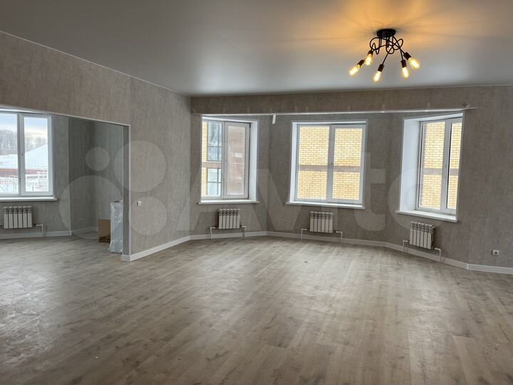 Коттедж 290 м² на участке 12 сот.