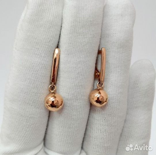 Золотые серьги с подвесками шариками