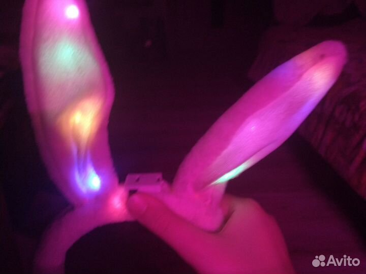 Наушники (украшение) в виде розового зайца