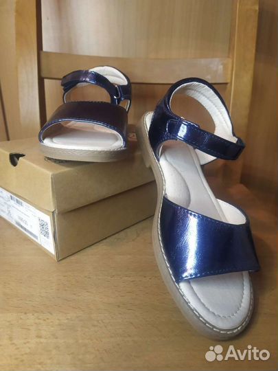 Новые сандалии для девочки