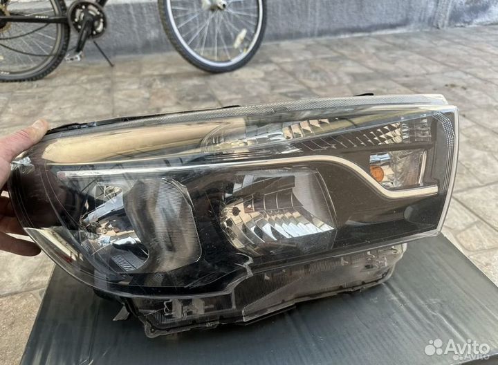 Фара передняя правая лада веста