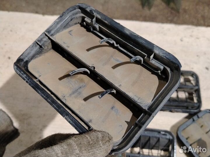 Решетка(клапан) вентиляции салона Ларгус