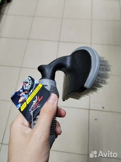 Щетка для колес автомобиля