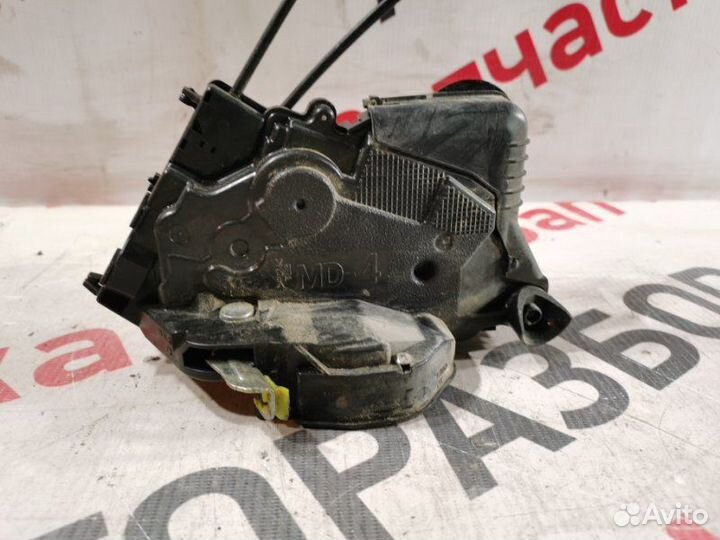 Замок боковой двери передний левый Toyota Prius