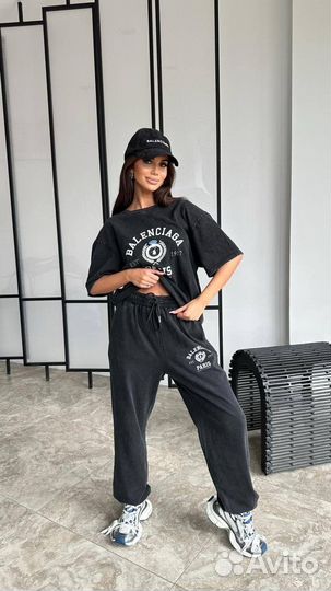 Трендовый костюм balenciaga