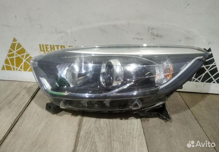 Фара левая бу Renault Kaptur OEM 260602042R