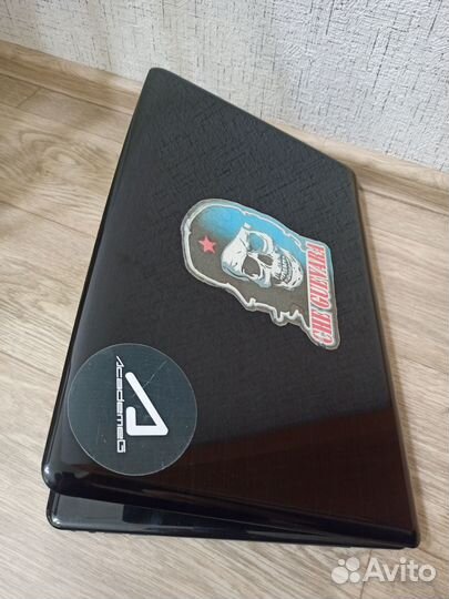 Огромный игровой ноут 4ядра\6GB\1TB\классный экран