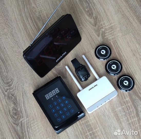 Кнопка вызова официанта в комллекте с часами табло