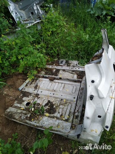 Peugeot 308 SW задняя панель с полом