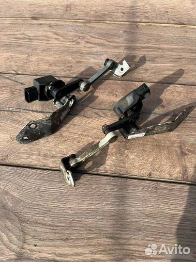 Датчик дорожного просвета Audi A8 D3 3.2