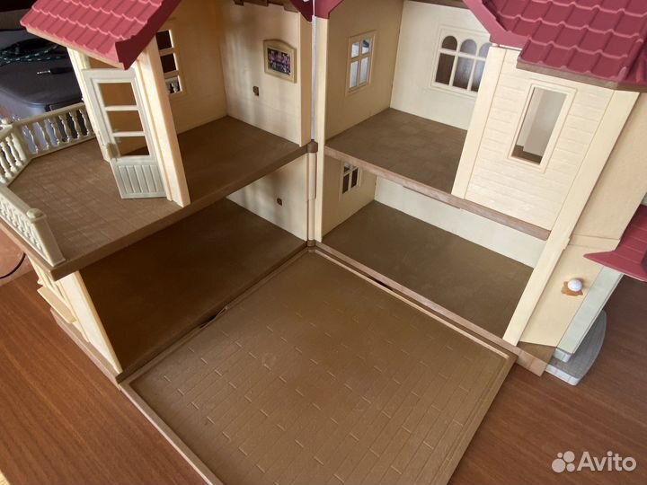 Двухэтажный домик Sylvanian Families