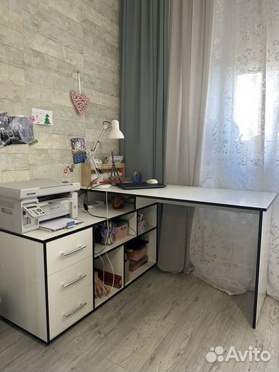 Угловой письменный стол