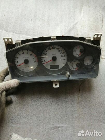 Щиток приборов mitsubishi Lanser