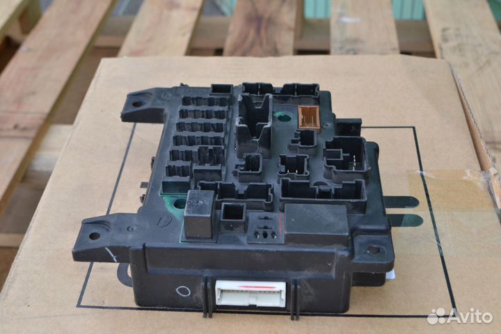 Блок предохранителей Outlander 2 Peugeot 4007