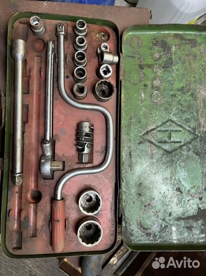 Комплект торцевых головок стрещеткой