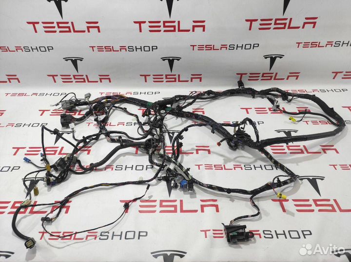 Электропроводка салона Tesla Model S 2015